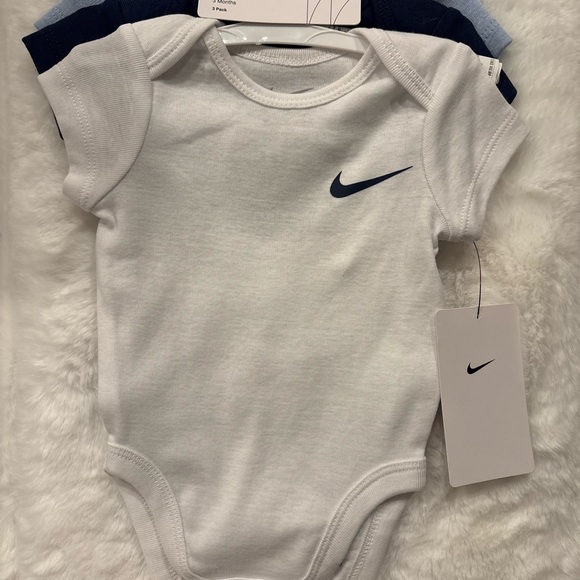 NWT Nike Baby Bodysuit 3 Piece Set | Infant- 3 months - Picture 2 of 7